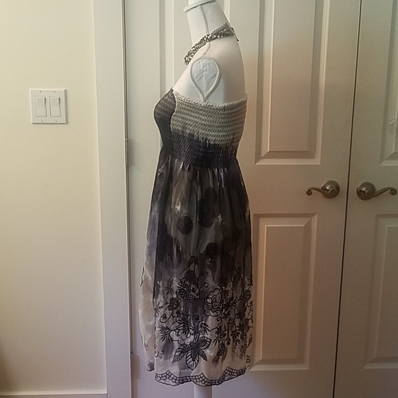 Dress - Picture 5 of 7